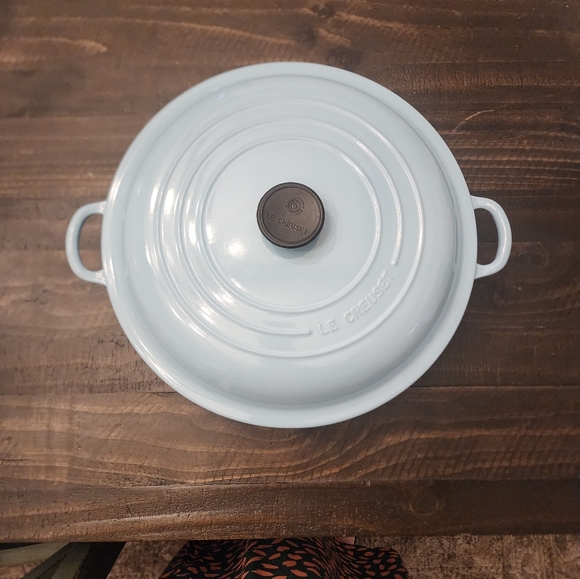 NEW!! Le Creuset Dutch oven - Picture 3 of 7